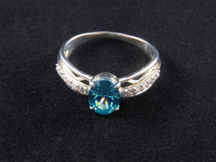Кольцо из серебра 925 пробы с фианитоми Swarovski - 6
