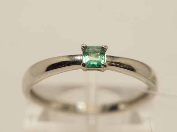 Серебряное кольцо с натуральным изумрудом - 230