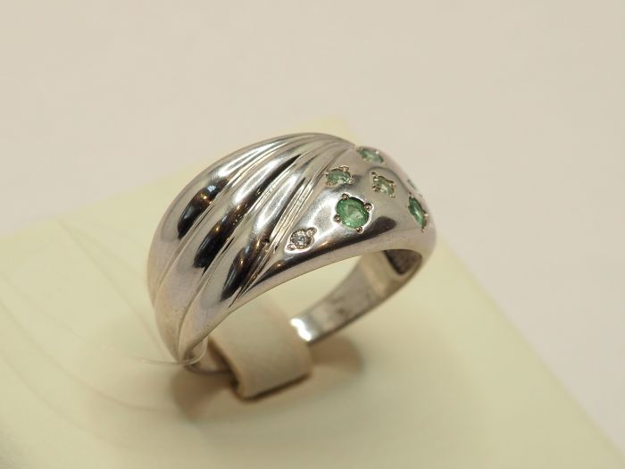 Серебряное кольцо с изумрудом 0.10 карат - 289