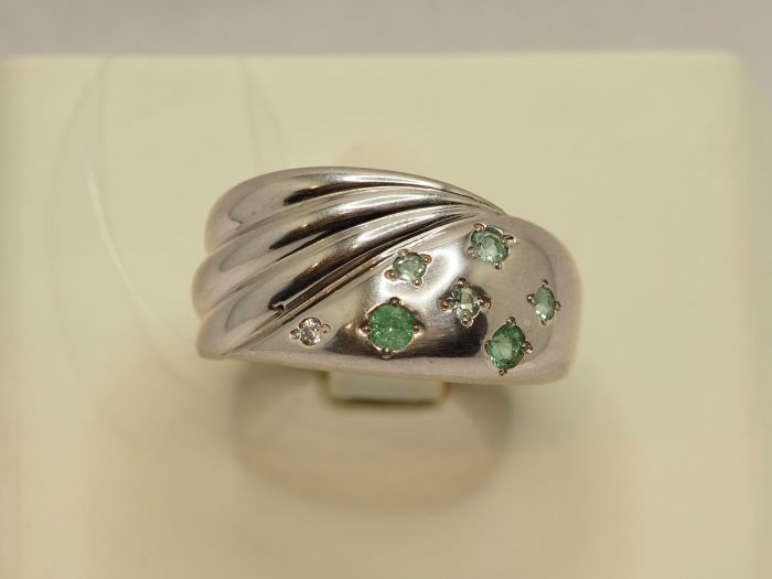 Серебряное кольцо с изумрудом 0.10 карат - 289
