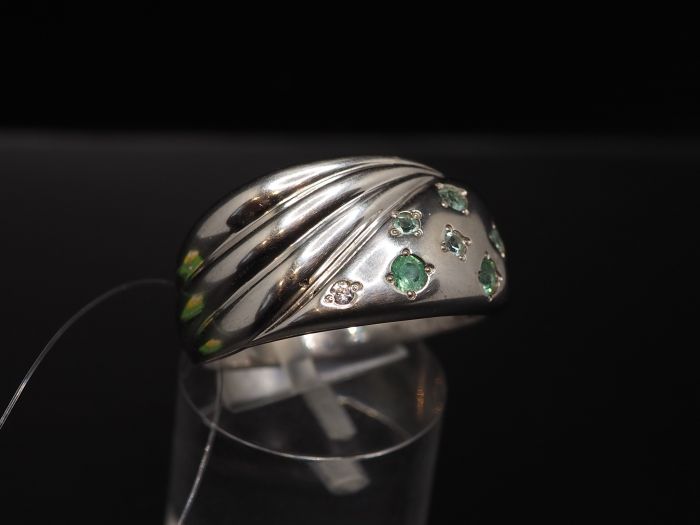 Серебряное кольцо с изумрудом 0.10 карат - 289