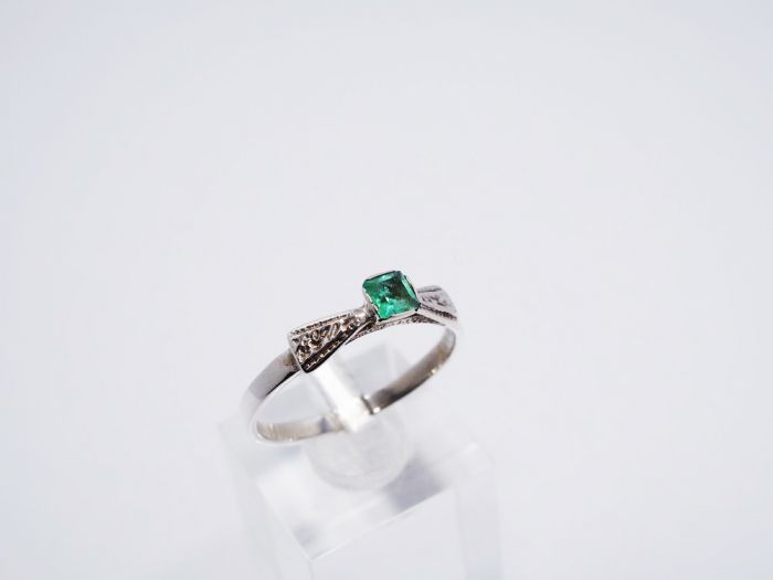 Серебряное кольцо 925 пробы с Уральским изумрудом 0.26 карат 4/3+ - 69