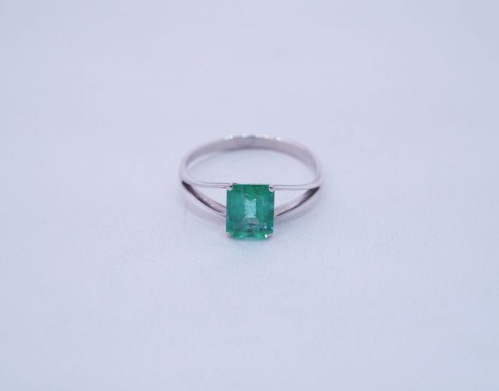 Серебряное кольцо 925 пробы с природным изумрудом 1.2 карат 5/3 - 70