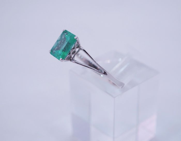 Серебряное кольцо 925 пробы с природным изумрудом 1.2 карат 5/3 - 70